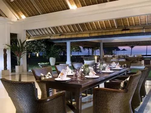 Villa Atas Ombak
