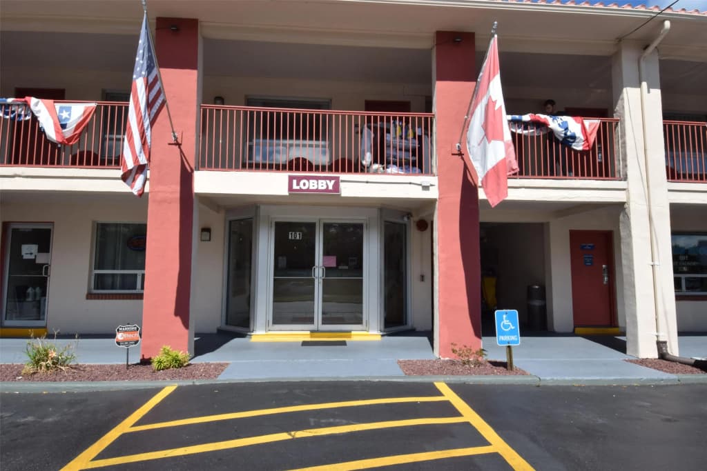 Knights Inn Oswego
