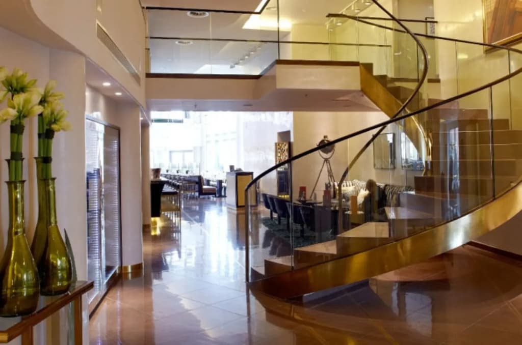 Crowne Plaza London - Battersea