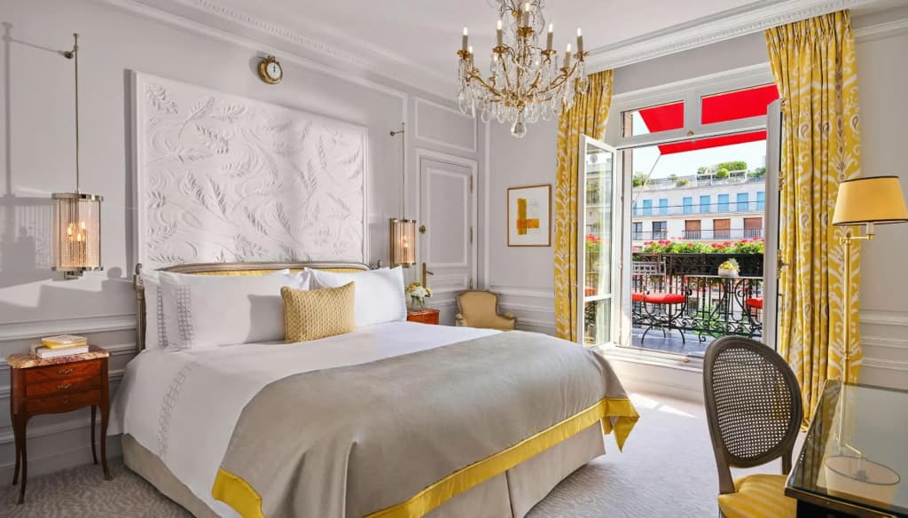 Plaza Athenee Hotel