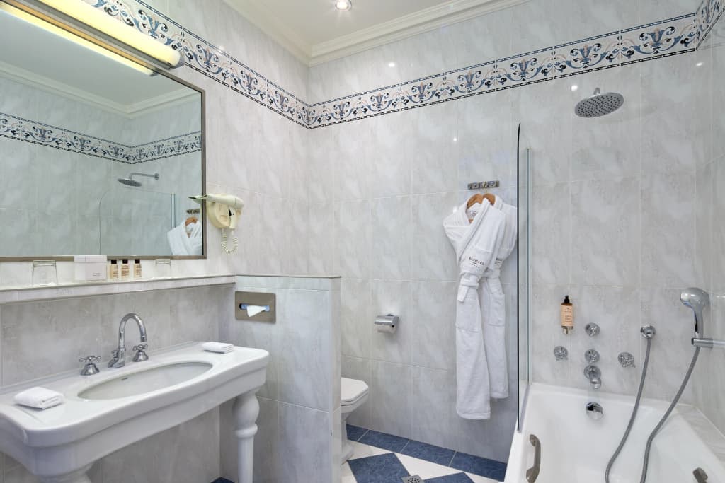 Hotel Raphael