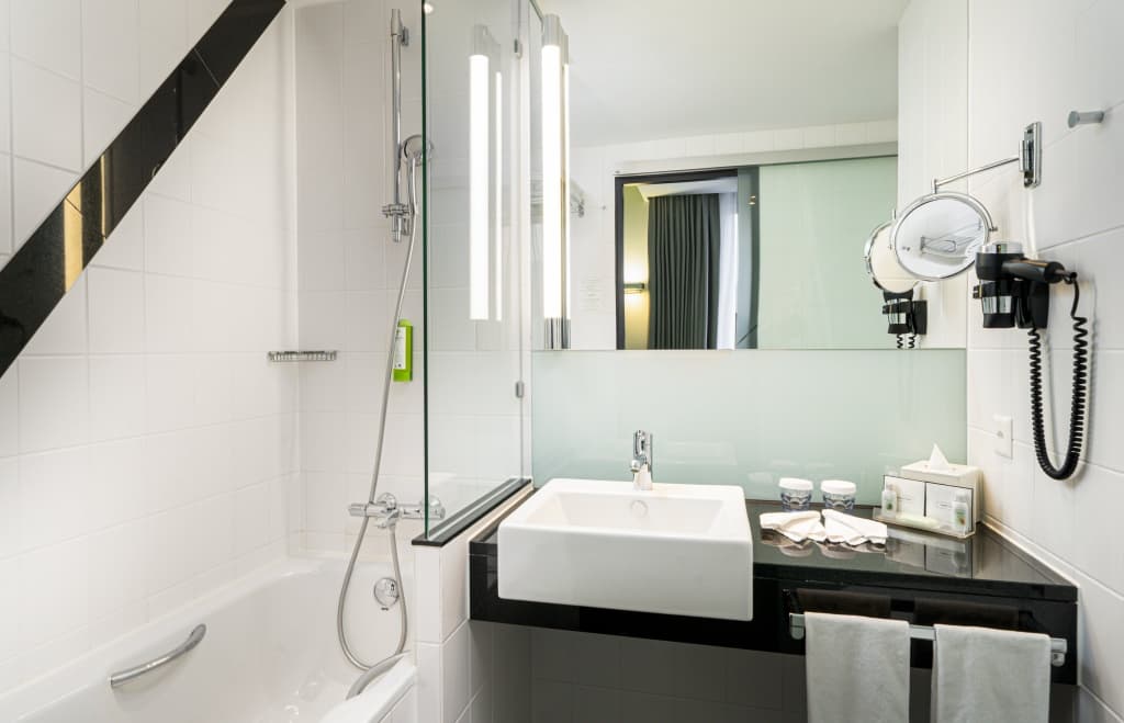 Holiday Inn Zurich - Messe by IHG