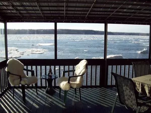 Au Bord du Fleuve