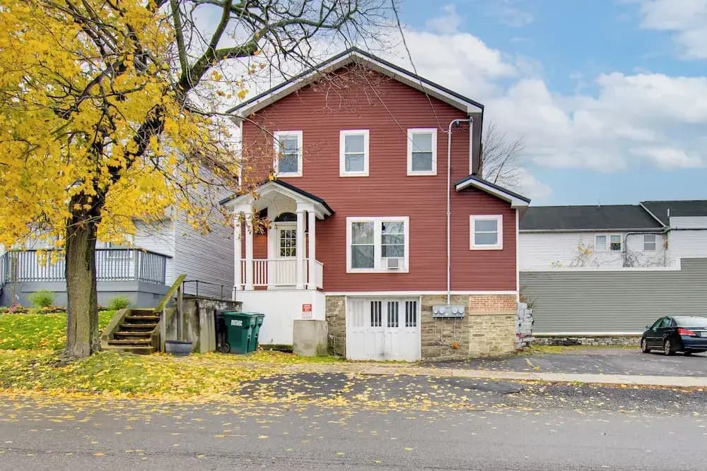 < 1 Mi to Lake Ontario: Oswego Group Retreat