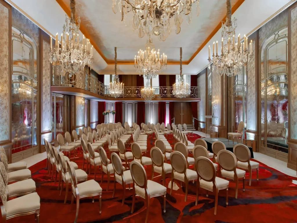 Plaza Athenee Hotel