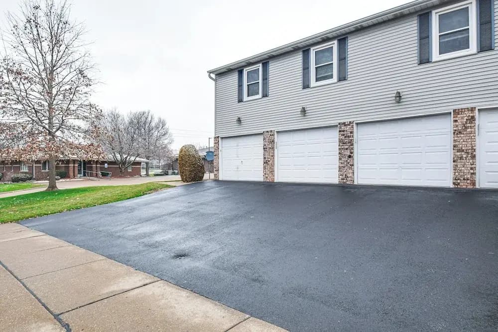 Welcoming Condo in Davenport: Central Location!