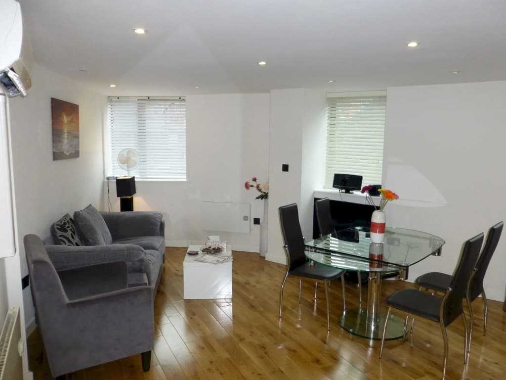Chelsea Bridge Apartments