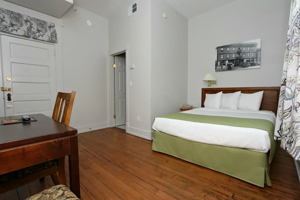Royal Hotel