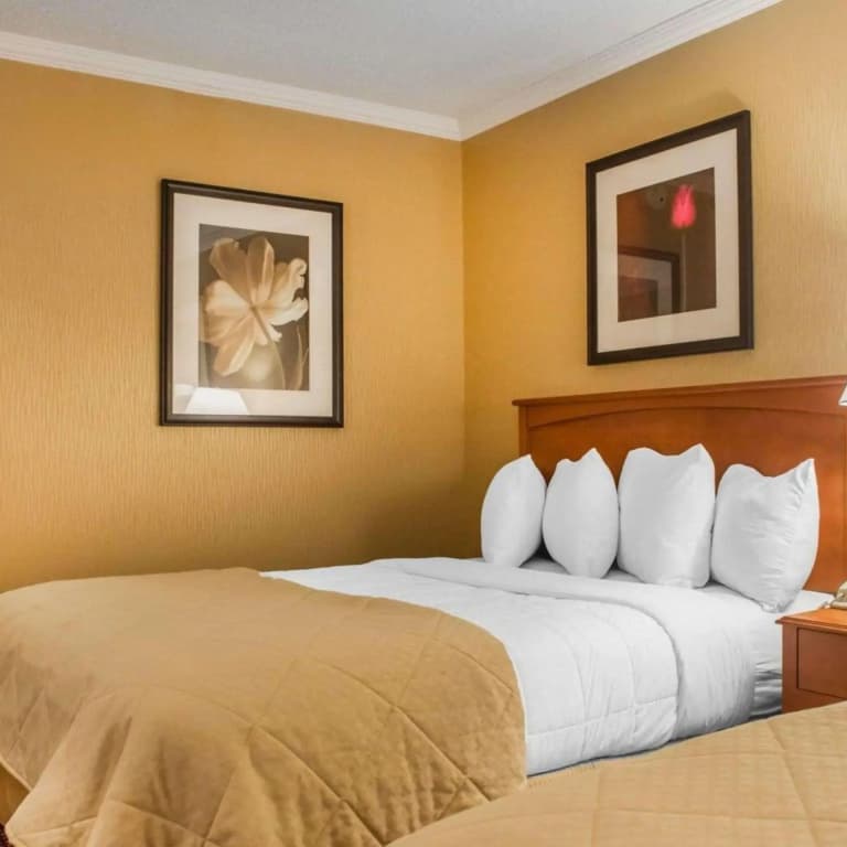 Clarion Hotel & Suites Riverfront