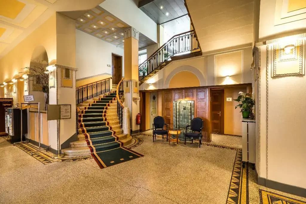 Art Deco Hotel Montana