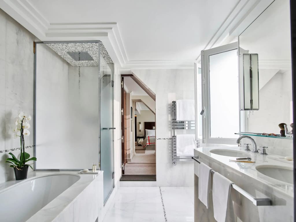 Plaza Athenee Hotel