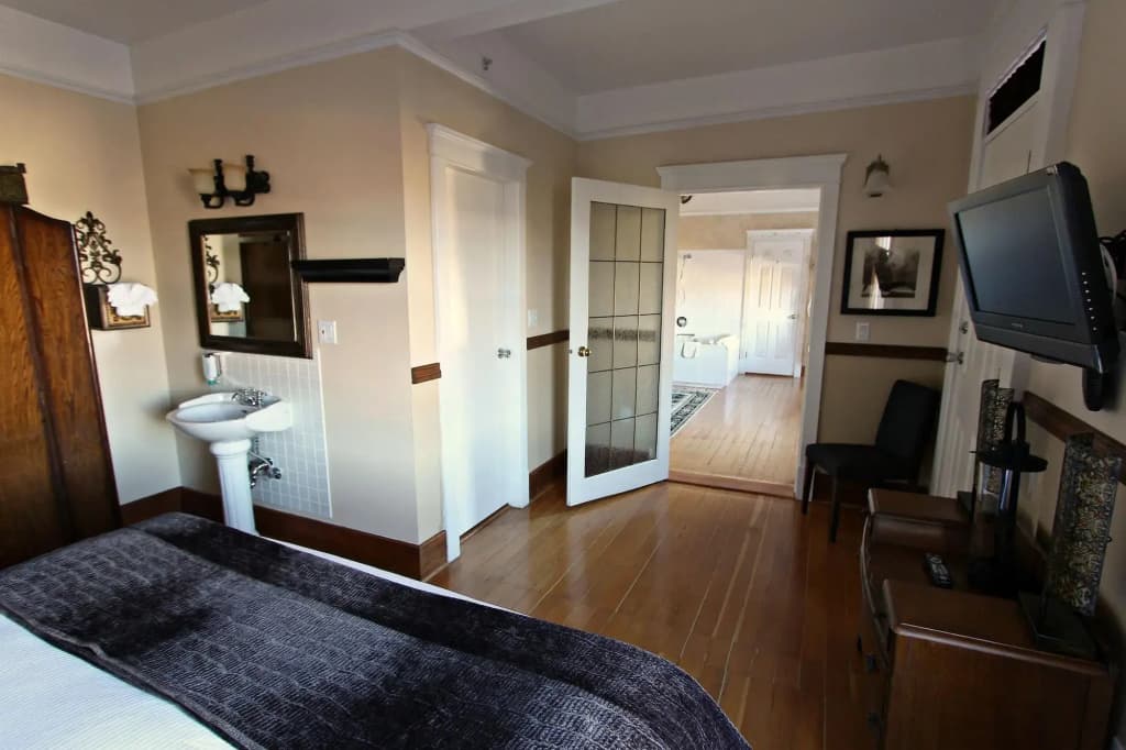 Royal Hotel