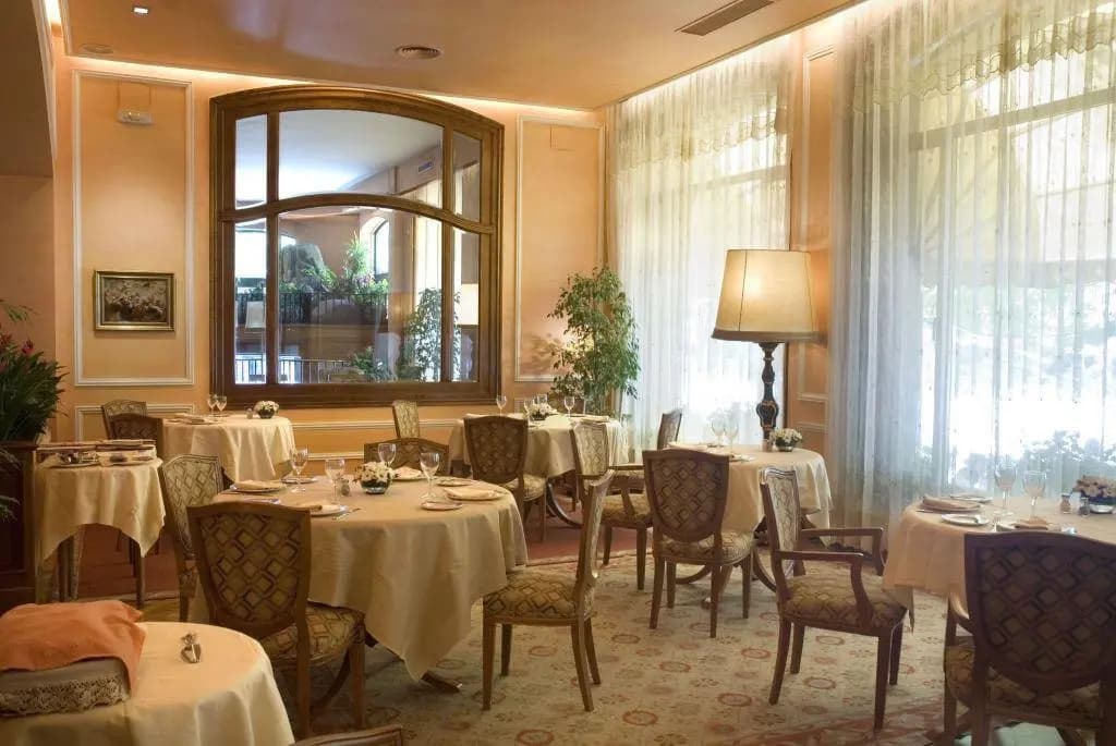 Lamaro Hotel