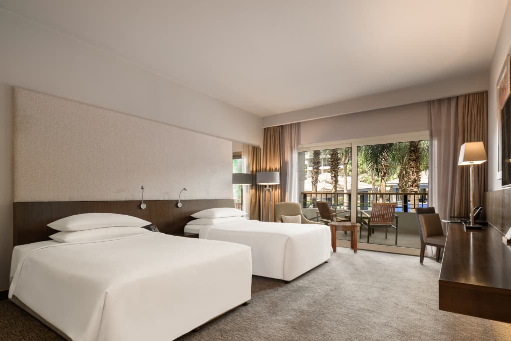 Dusit Thani LakeView Cairo