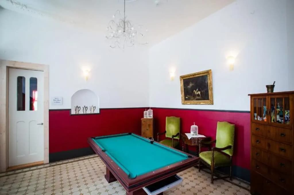 Carlton-Europe Vintage Adults Hotel
