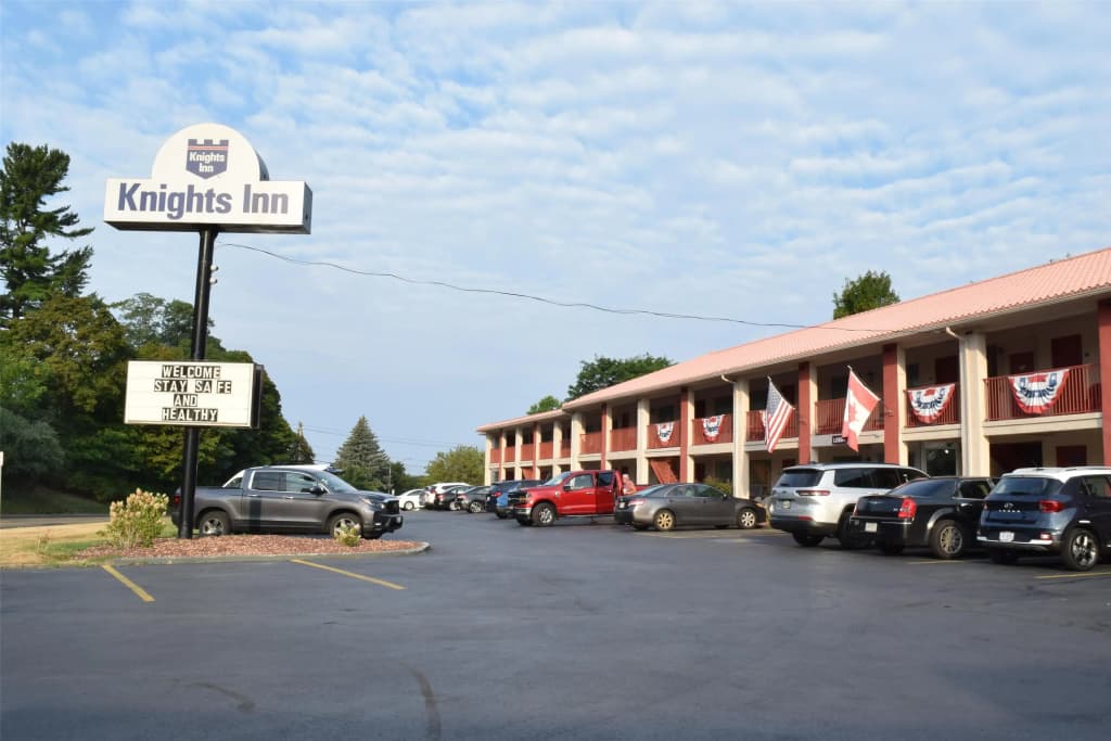 Knights Inn Oswego