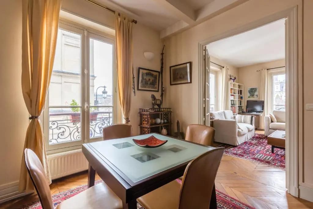 Veeve - Quai Aux Fleurs Apartment