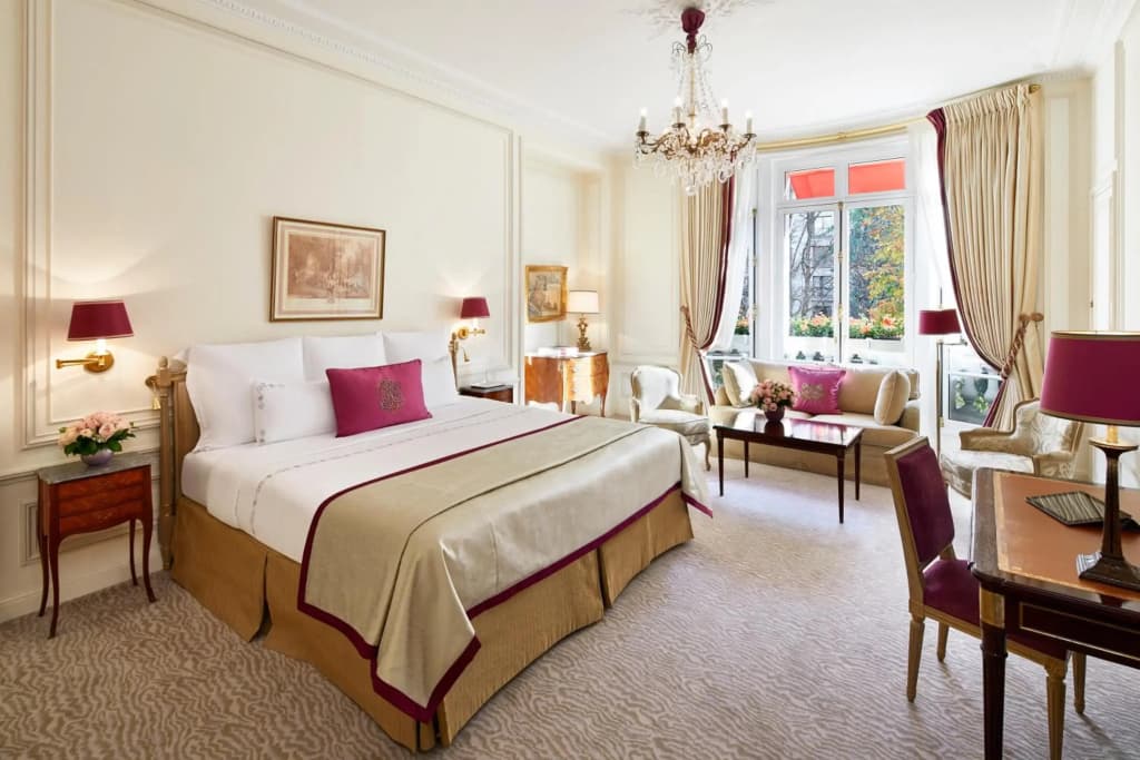Plaza Athenee Hotel