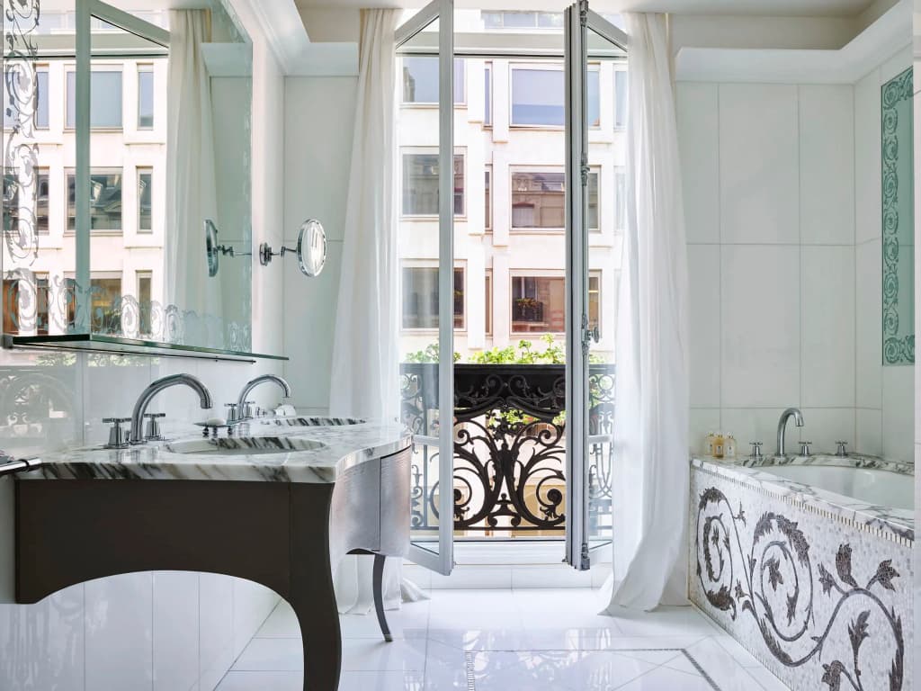 Plaza Athenee Hotel