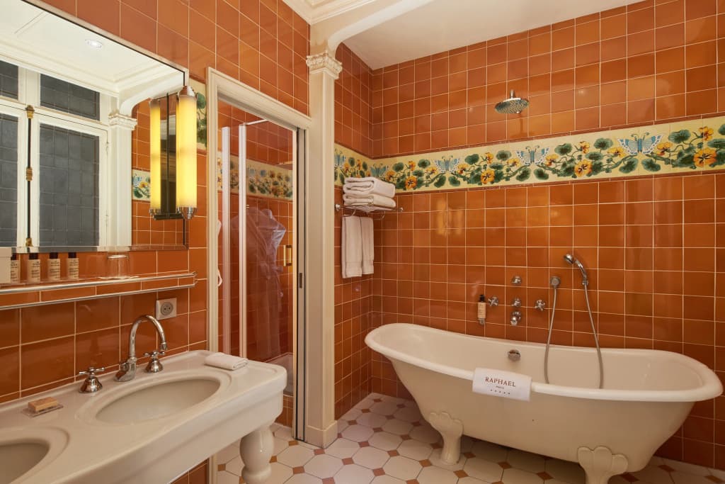 Hotel Raphael