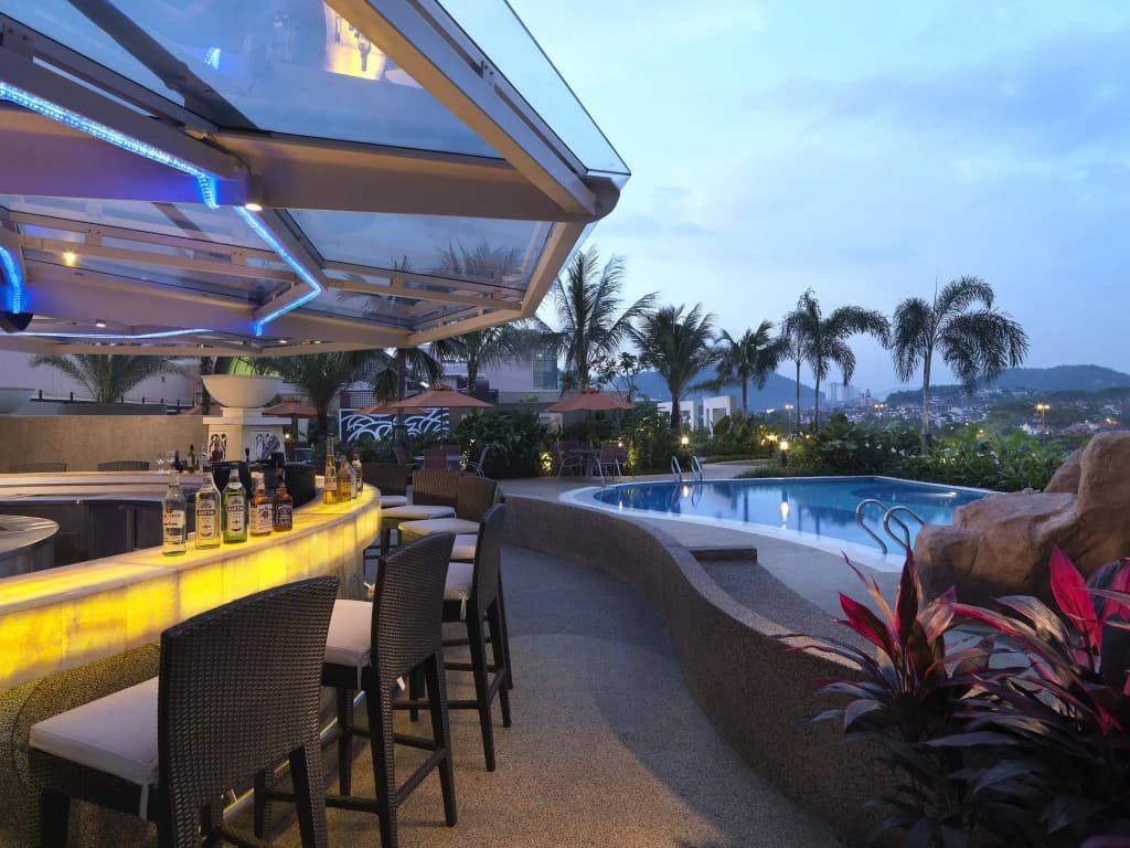One World Hotel