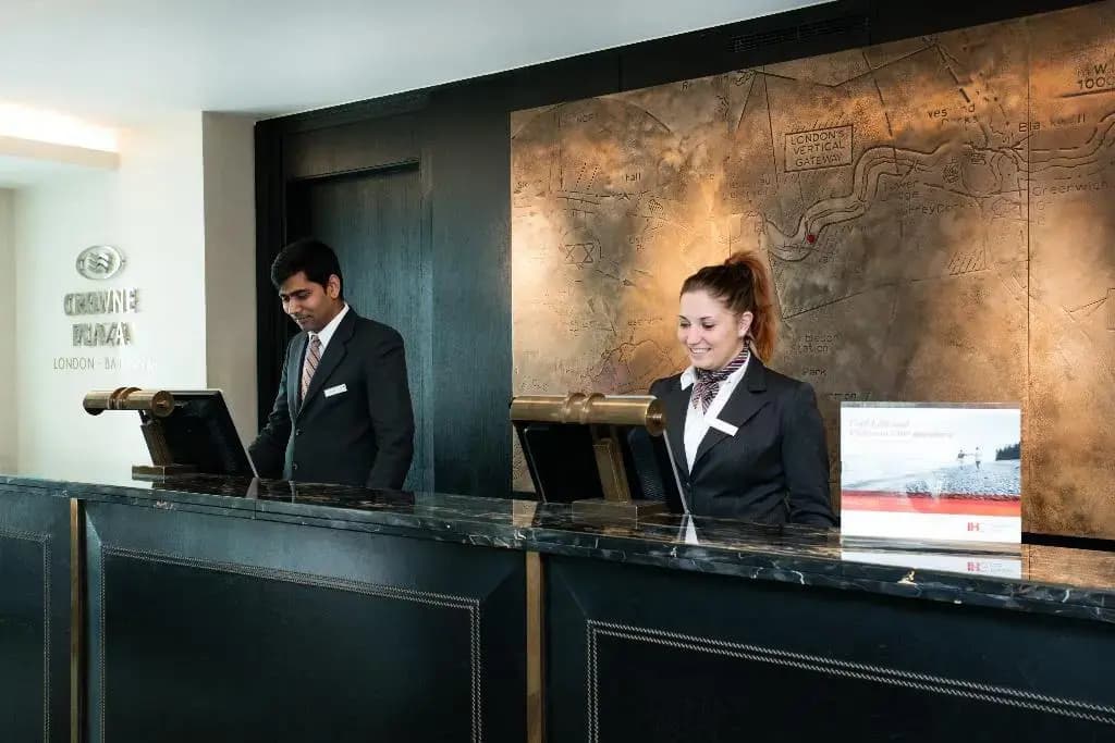 Crowne Plaza London - Battersea