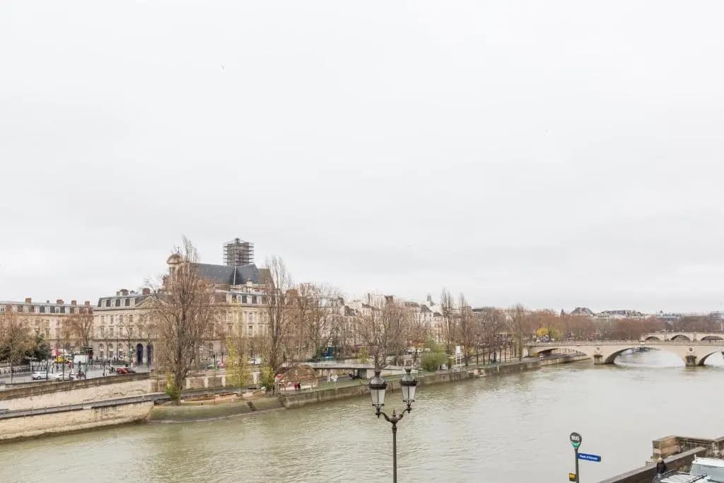 Veeve - Quai Aux Fleurs Apartment