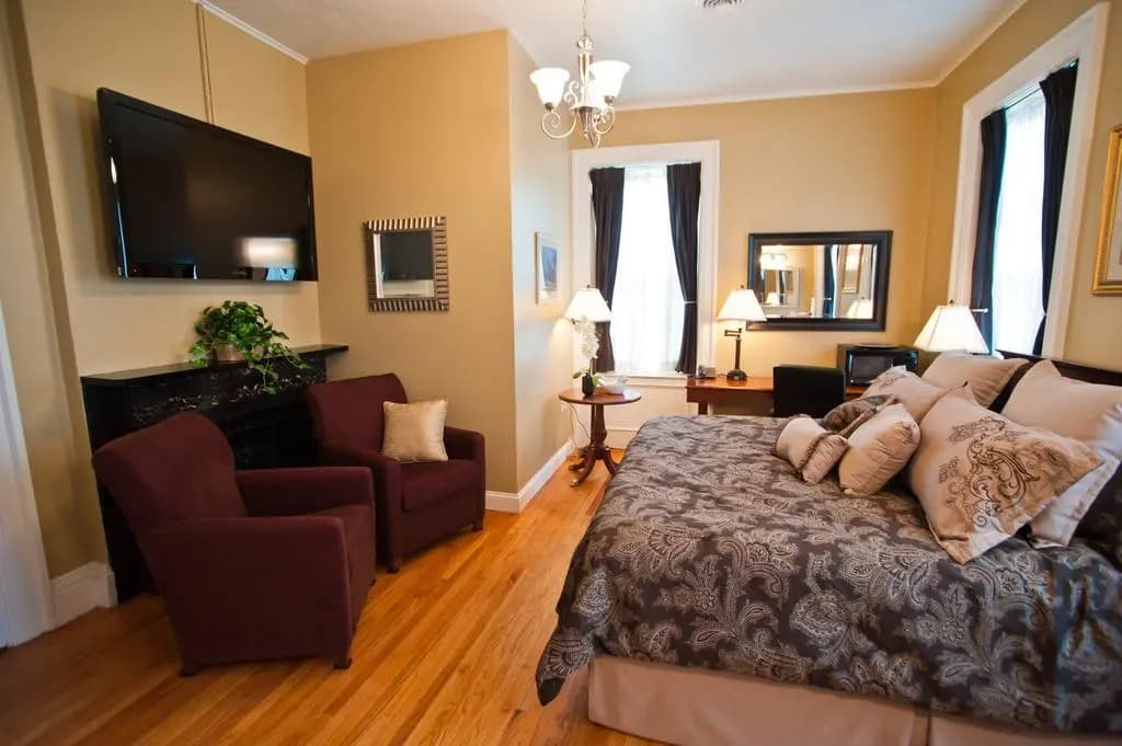 Beacon Hotel Oswego