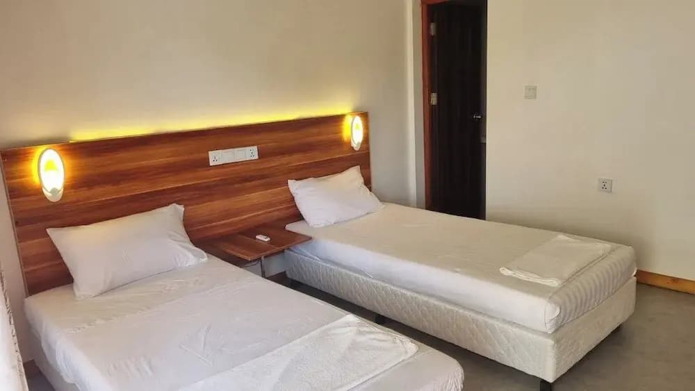 Avanti Surf & Stay