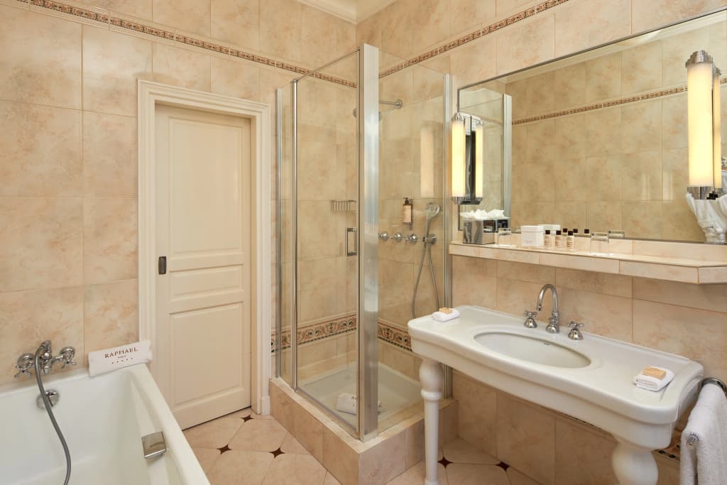 Hotel Raphael