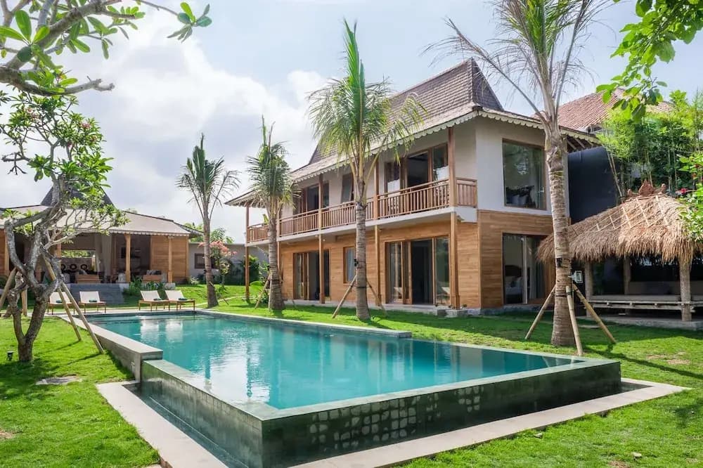 Luxury 5 Bedroom Villa With Private Pool, Bali Villa 2022