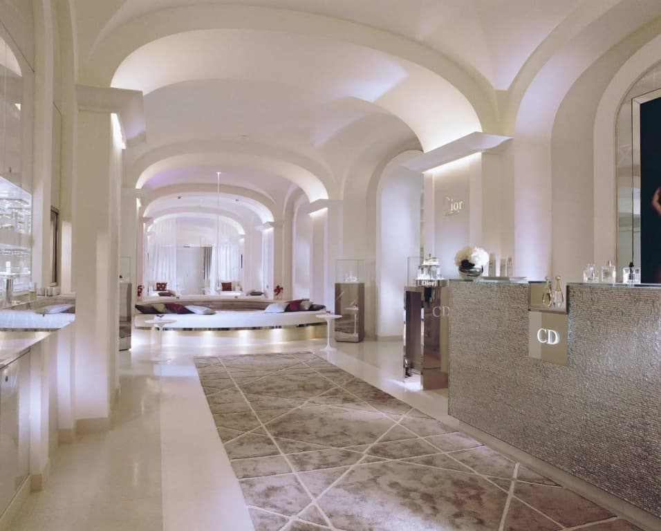 Plaza Athenee Hotel