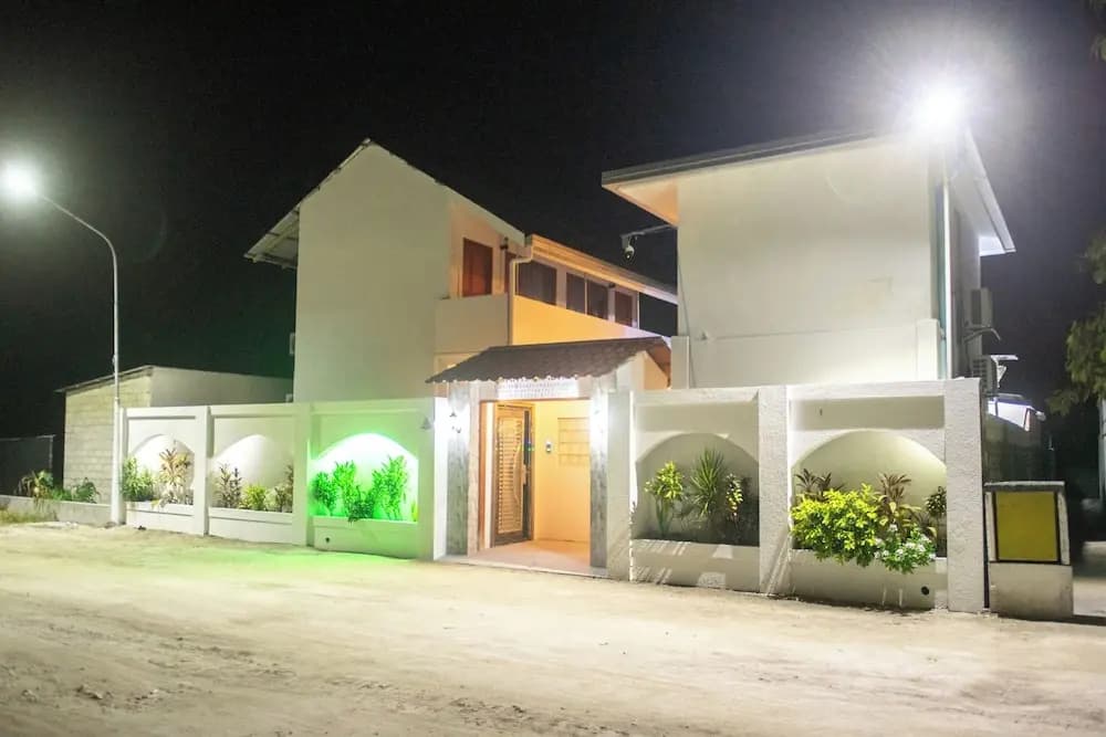 Avanti Surf & Stay