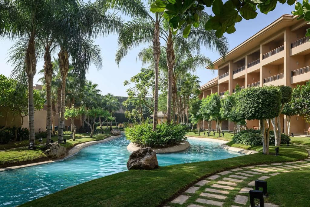 Dusit Thani LakeView Cairo