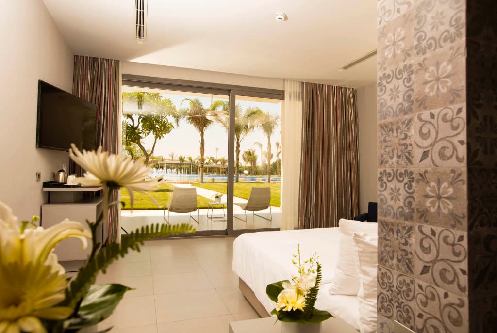 Dusit Thani LakeView Cairo
