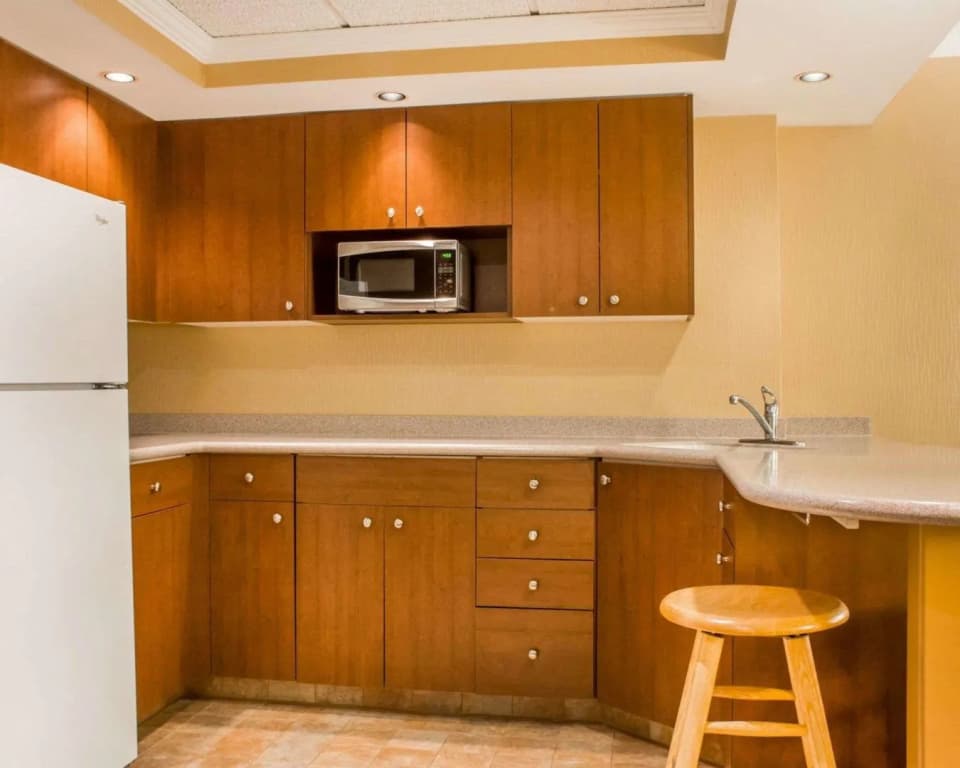 Clarion Hotel & Suites Riverfront