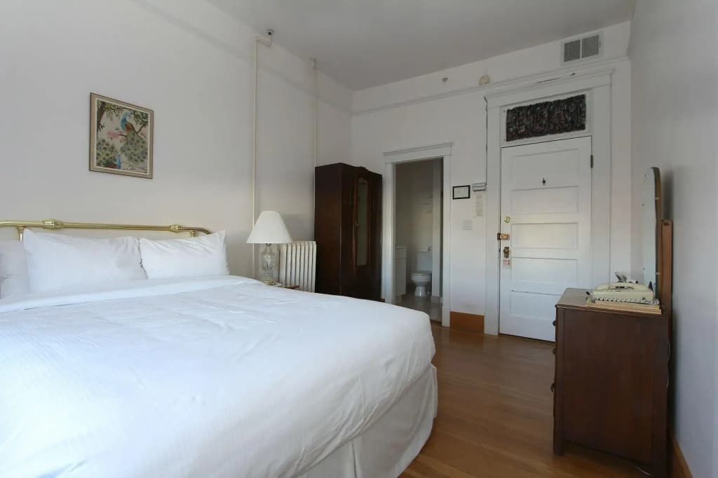 Royal Hotel