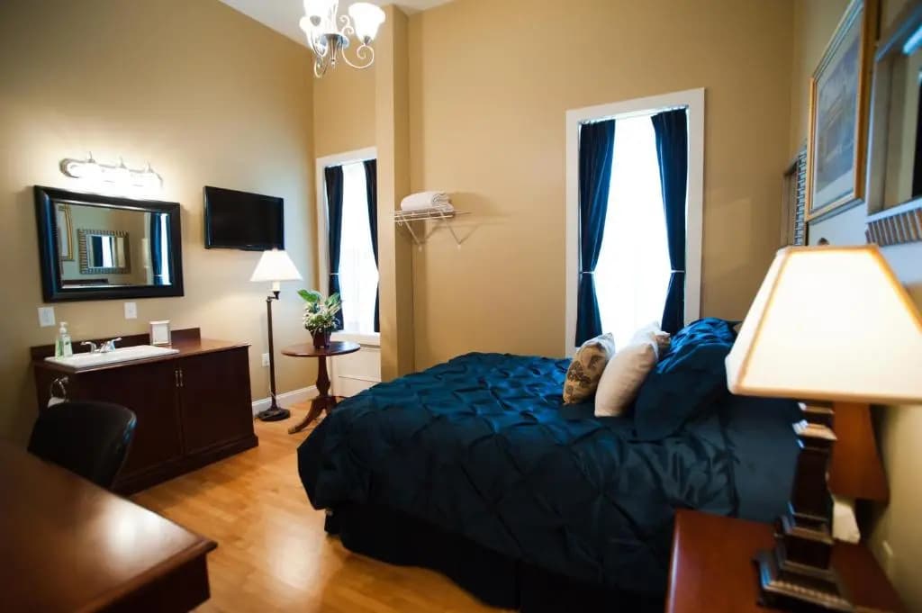 Beacon Hotel Oswego