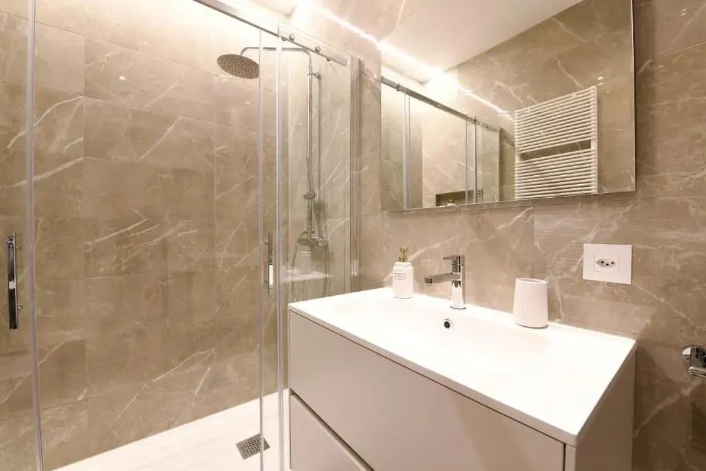 Lake Modern Suites - Free Parking