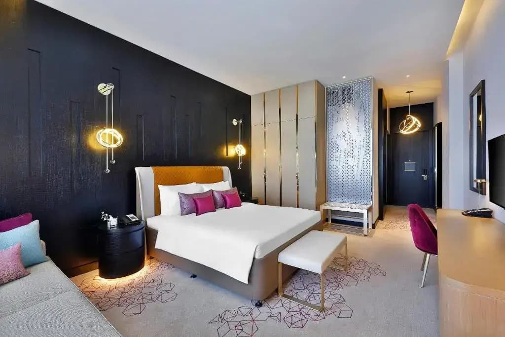 AlRayyan Hotel Doha, Curio Collection by Hilton