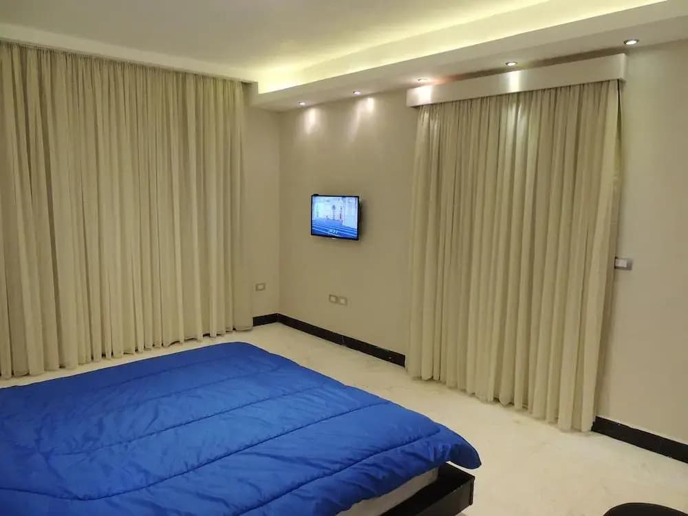 Sultan Luxurious Townhouse Near Auc Apartments