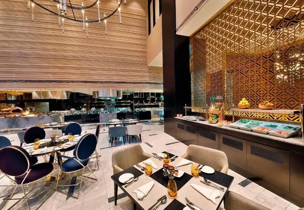AlRayyan Hotel Doha, Curio Collection by Hilton