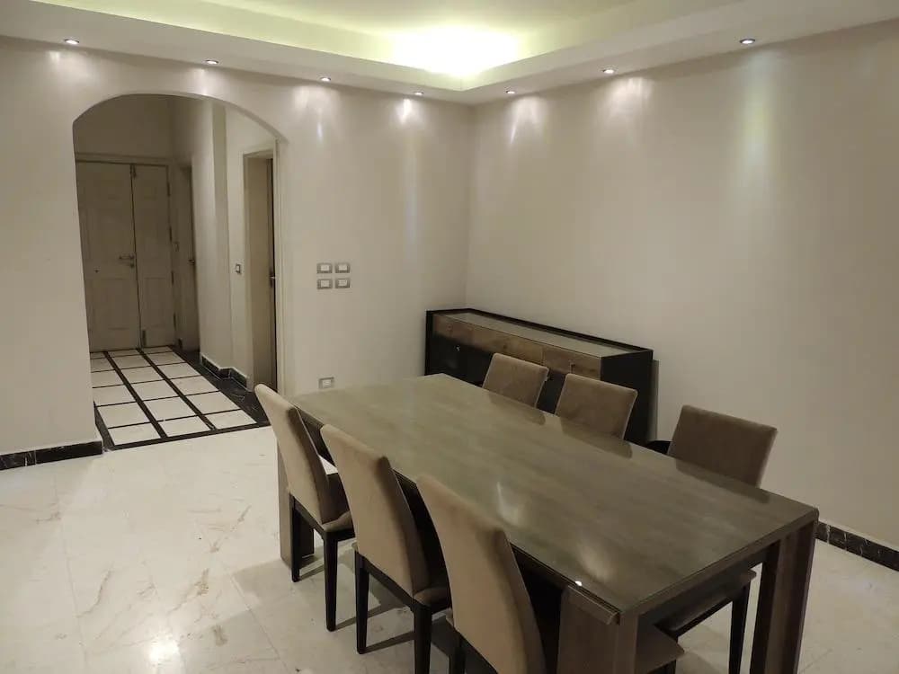 Sultan Luxurious Townhouse Near Auc Apartments