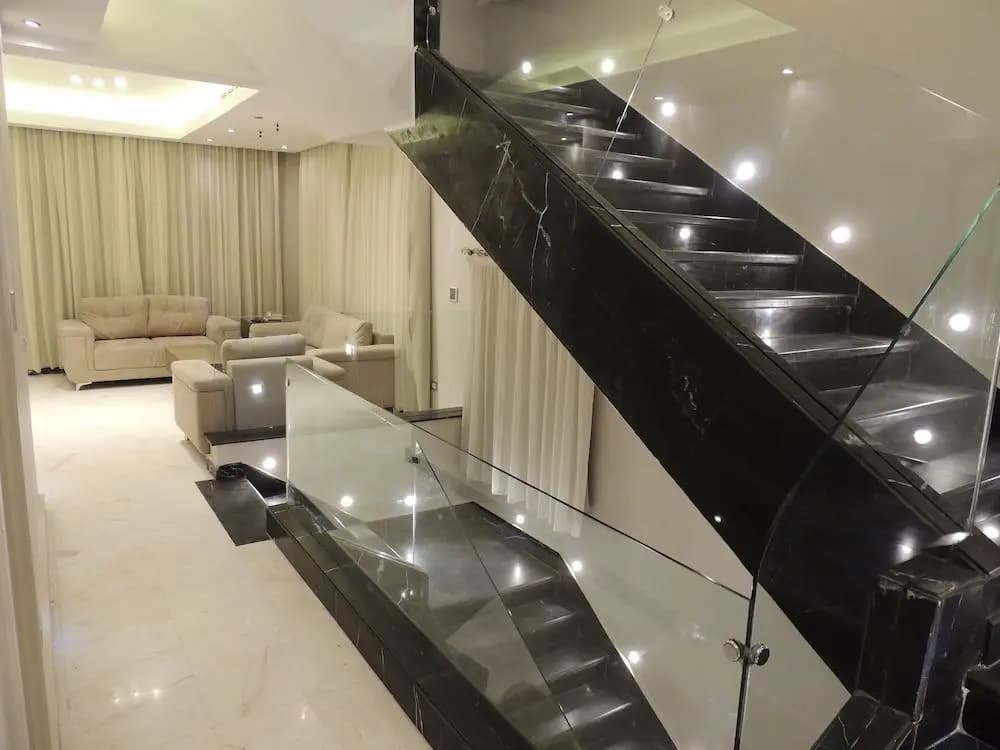 Sultan Luxurious Townhouse Near Auc Apartments