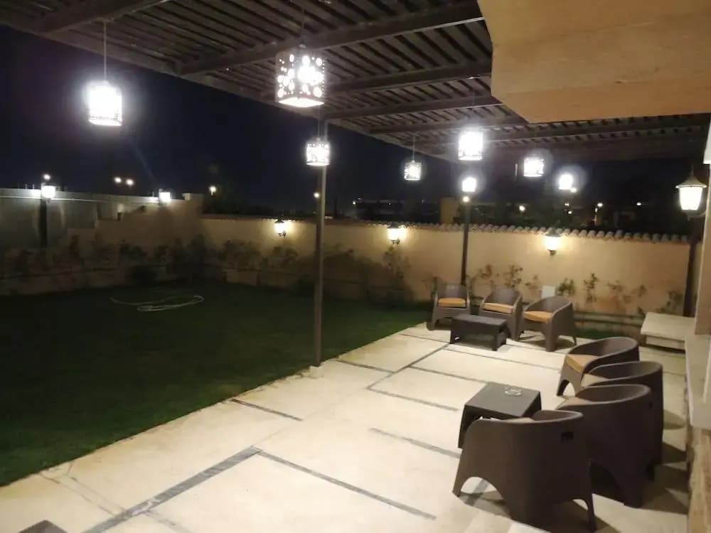 Sultan Luxurious Townhouse Near Auc Apartments