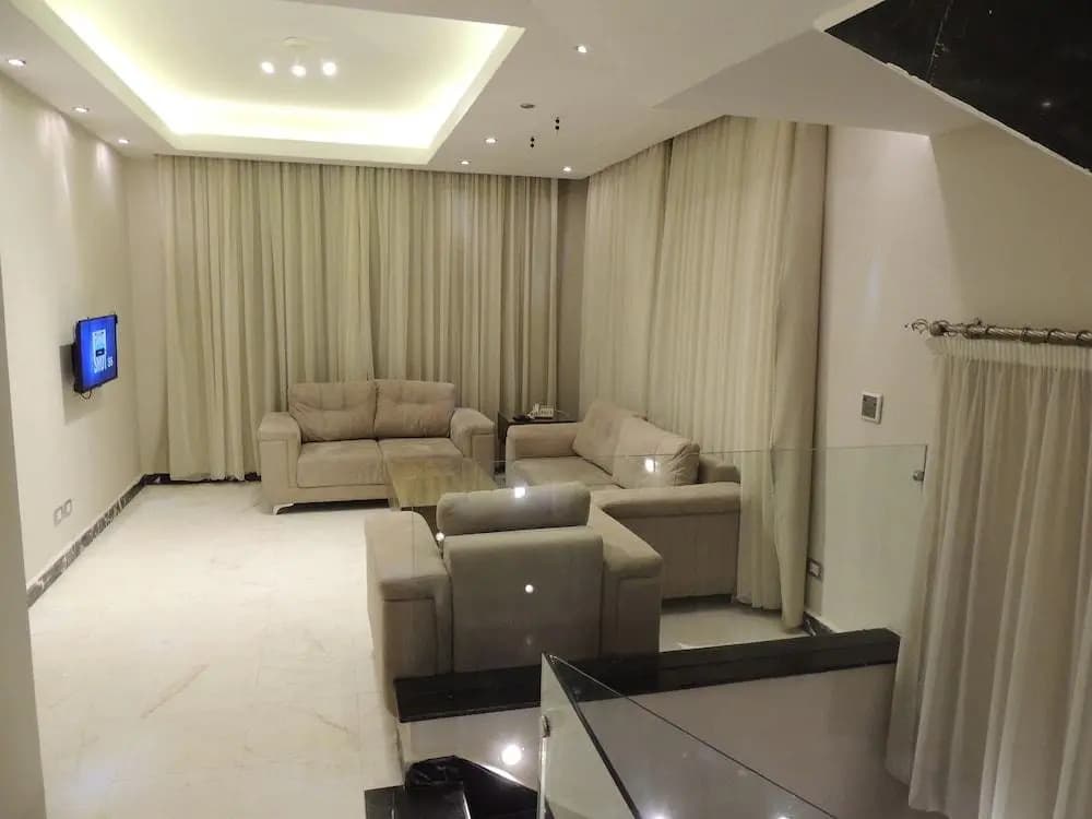 Sultan Luxurious Townhouse Near Auc Apartments