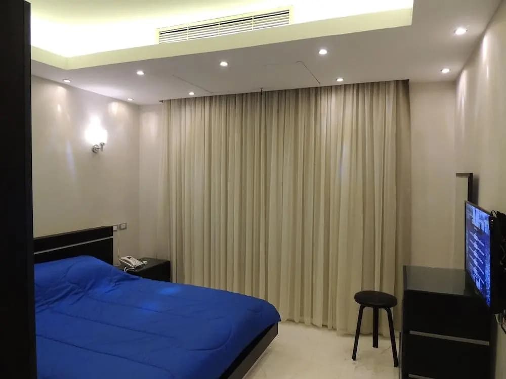 Sultan Luxurious Townhouse Near Auc Apartments
