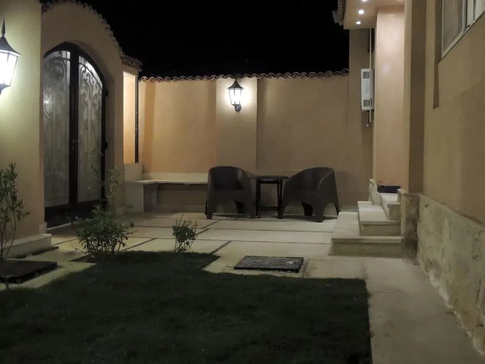 Sultan Luxurious Townhouse Near Auc Apartments