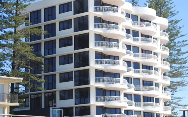 Albatross North Apartments