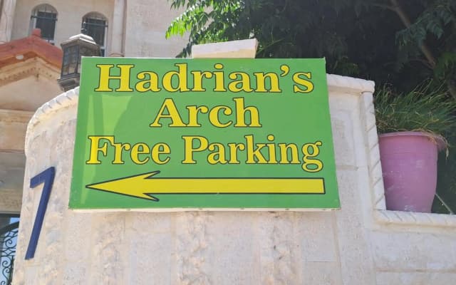 hadrian's arch